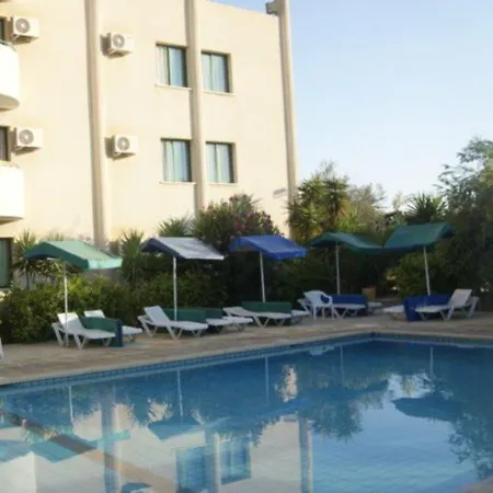 Aparthotel Mandalena 2*